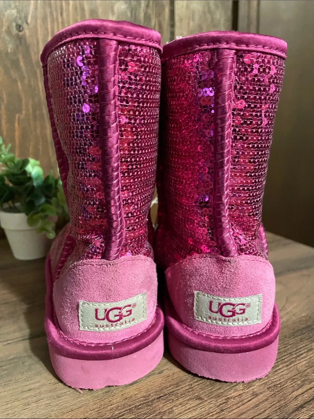 UGG Australia Kids Pink Sequin Classic Short Sherpa lined Boots • Size 4